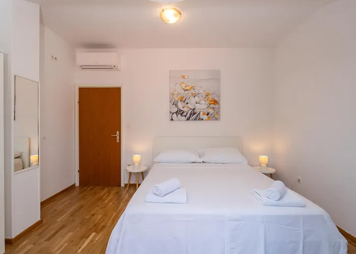 Francesca Guesthouse